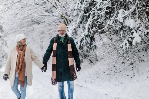 couple in the winter 